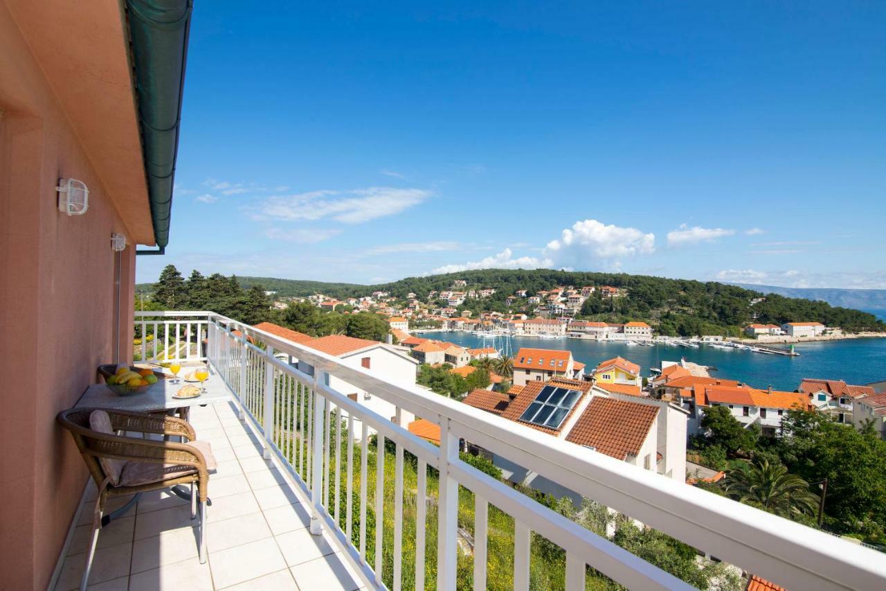 Apartments Palma Jelsa  Exterior photo