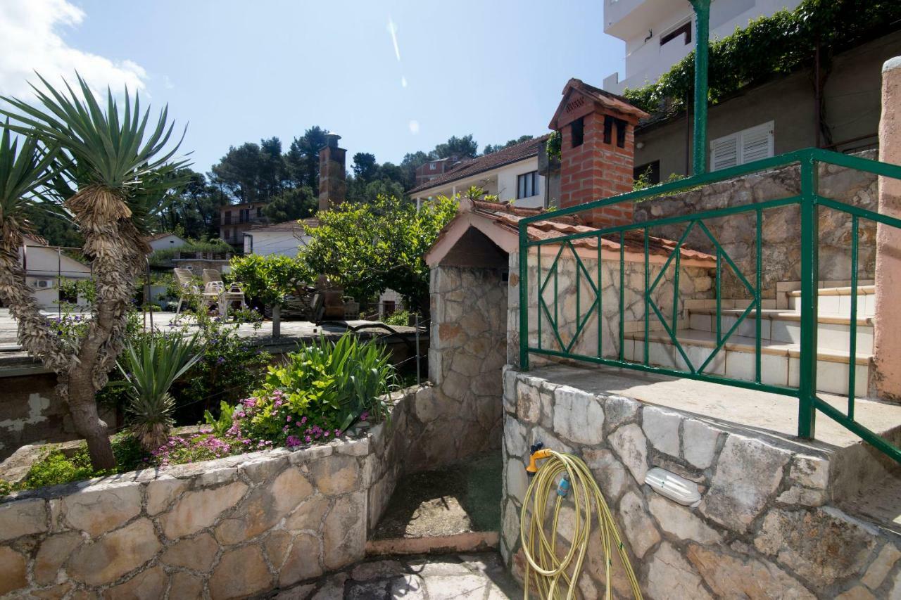 Apartments Palma Jelsa  Exterior photo