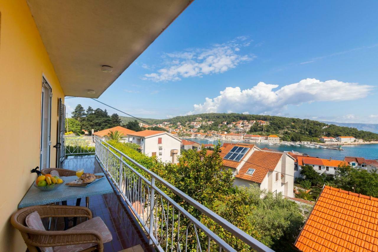 Apartments Palma Jelsa  Exterior photo