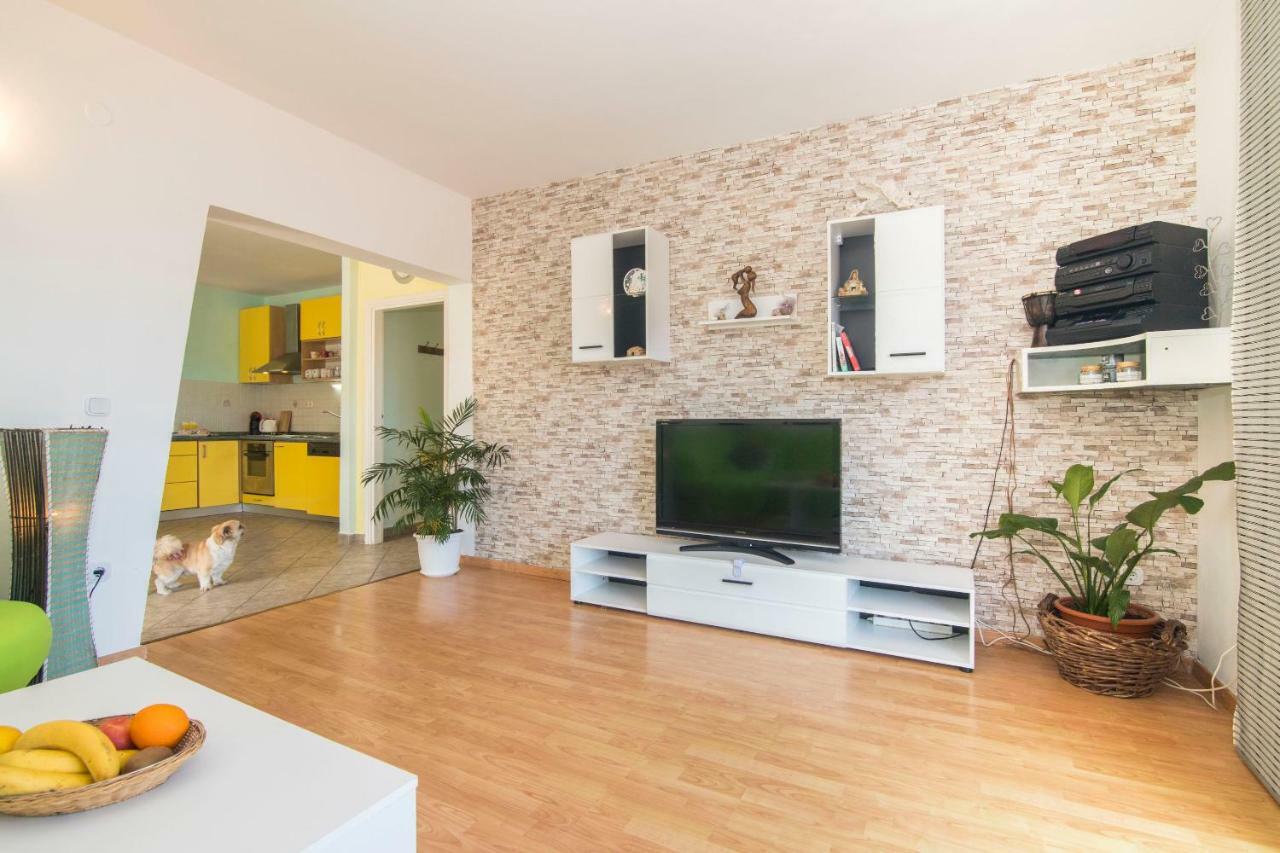 Apartments Palma Jelsa  Exterior photo