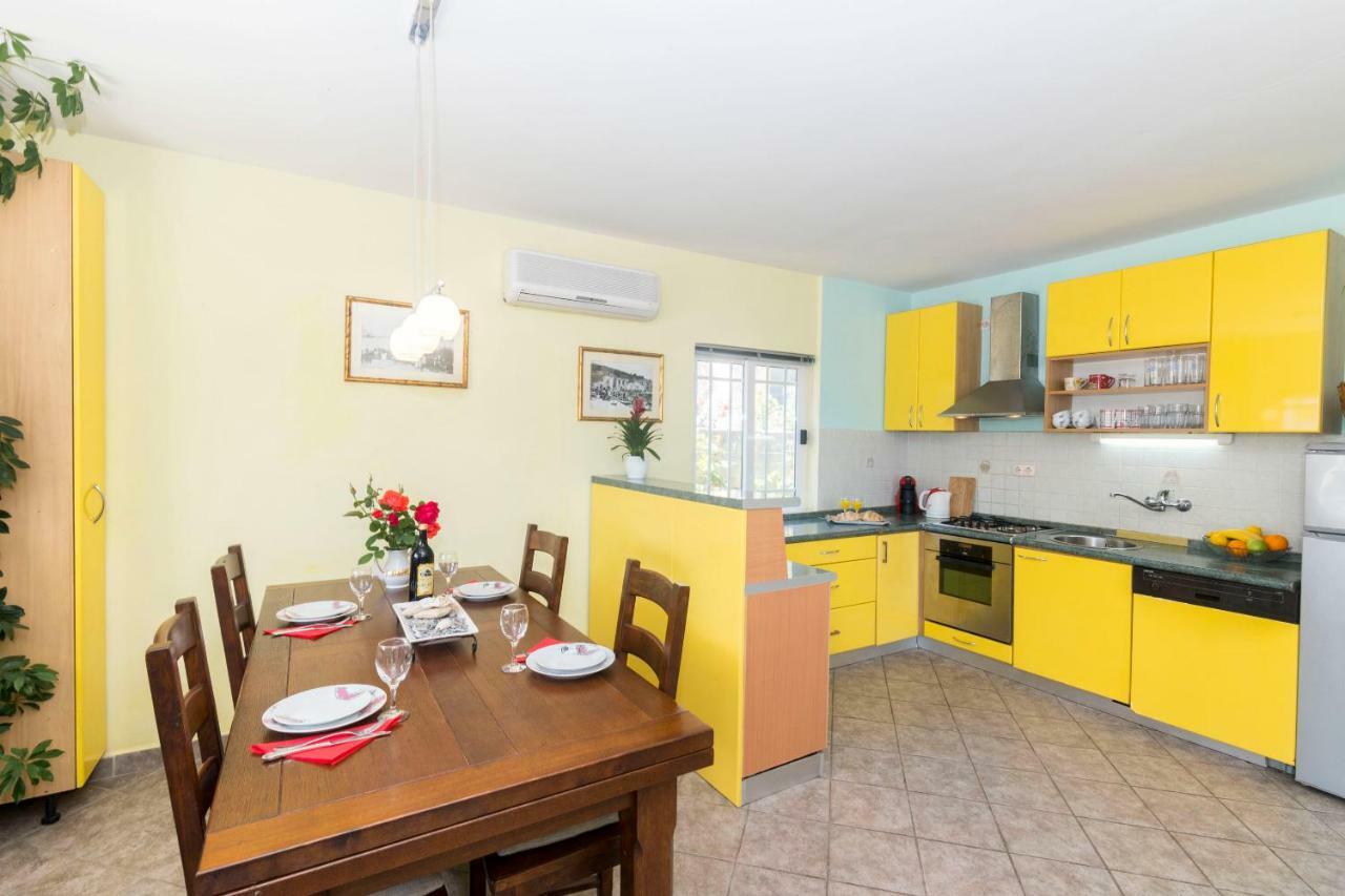 Apartments Palma Jelsa  Exterior photo