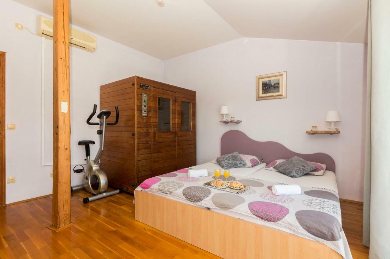 Apartments Palma Jelsa  Exterior photo